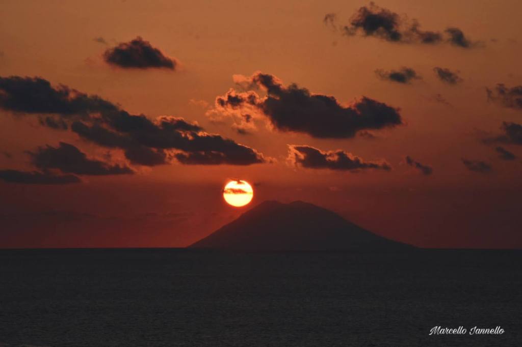Dove il sole si spegne nel mare: il tramonto di Santa Domenica di&nbsp;Ricadi